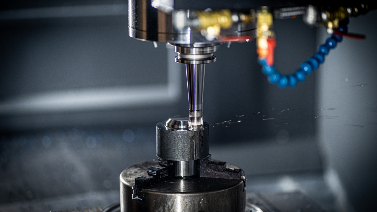 CNC machining of a metal component in the steel service center