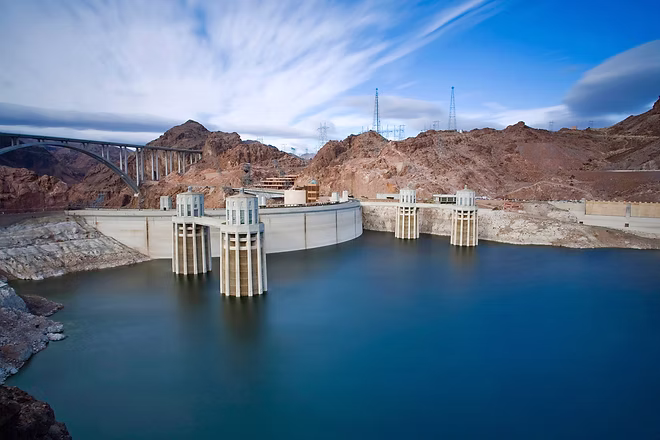 Hydroelectric dam and water reservoir