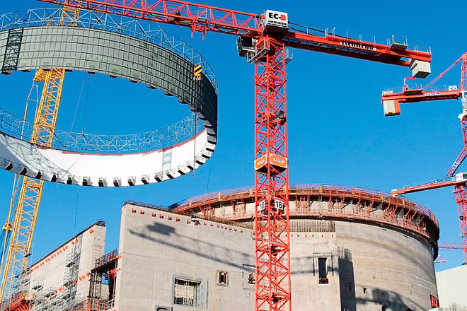 Nuclear power plant cooling towers